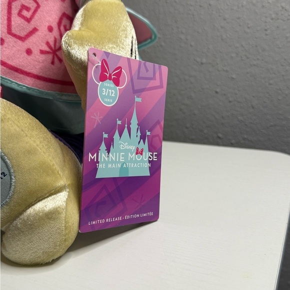 Minnie Mouse: The Main Attraction Plush – Mad Tea Party - Picture 5 of 5